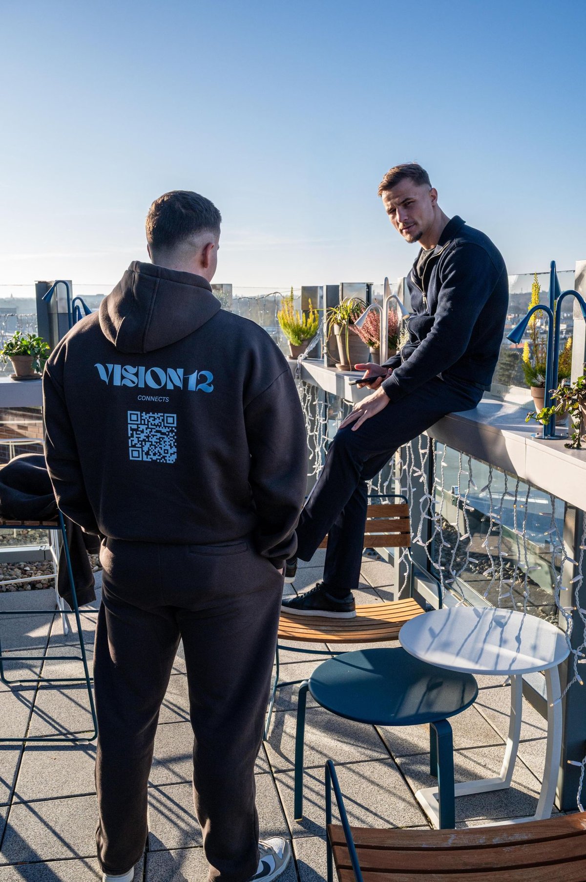 Das V12 Creative Team